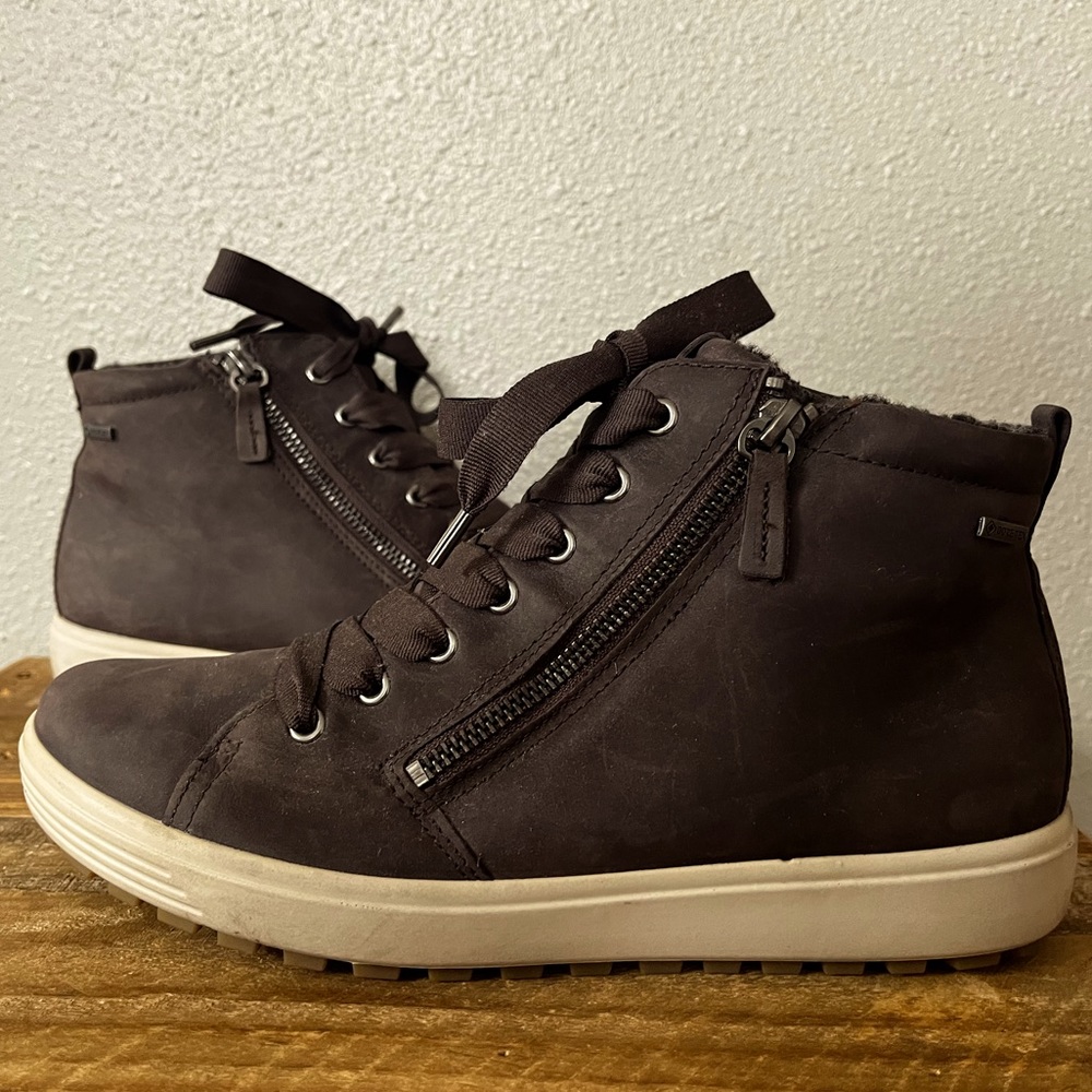 Ecco Hi-Top Shoes